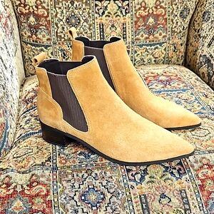 Donald Pliner Women's Ankle Tan Suede Boot Size 9.5 LIKE NEW!